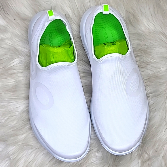 OOFOS Other - OOFOS Slip On Shoes Sneakers Size 12 White Athleisure Casual Gym Workout